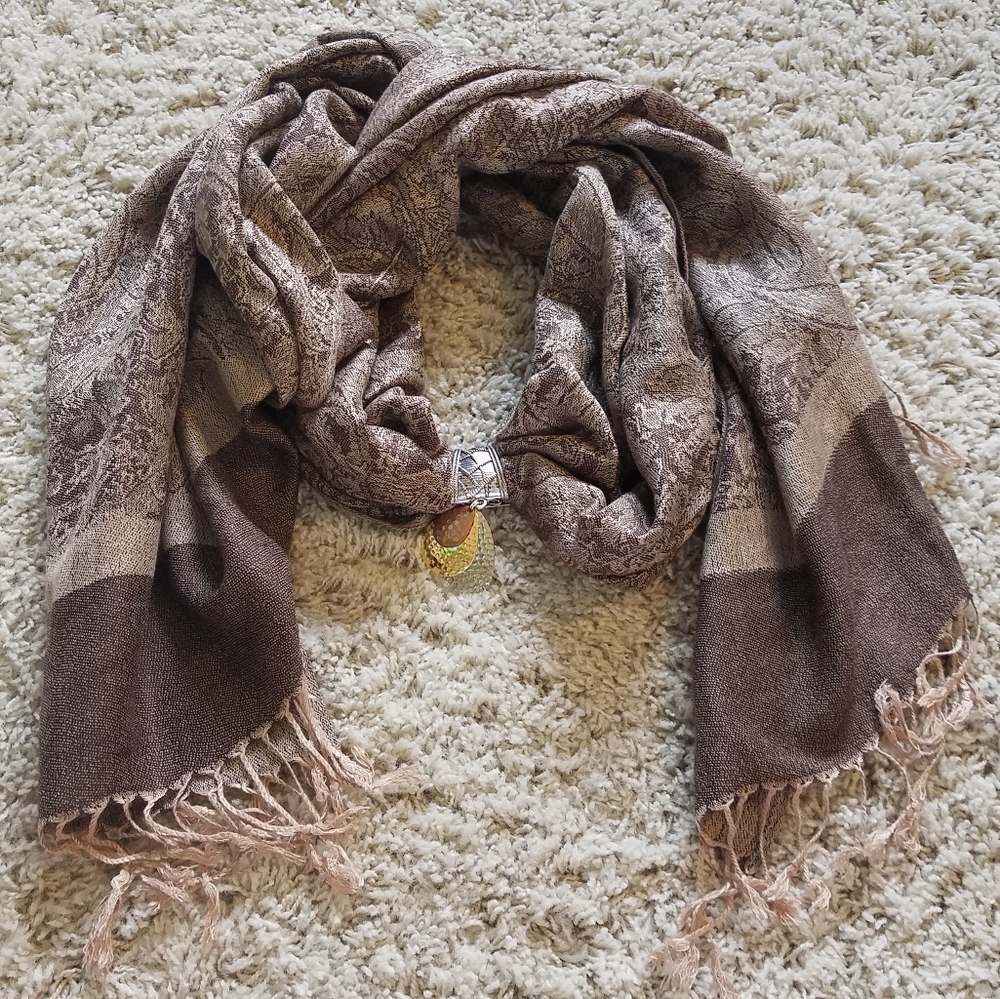 NWOT GORGEOUS scarf!
